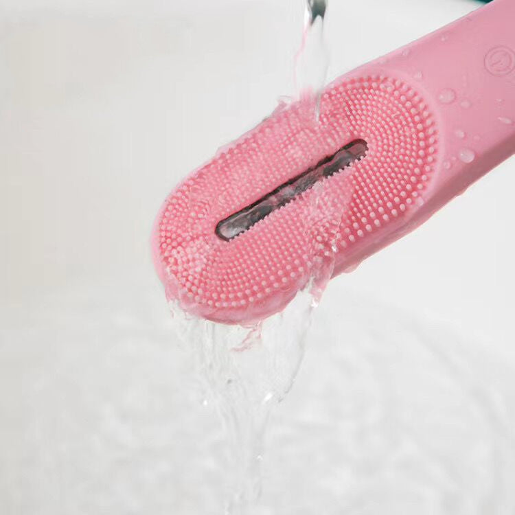 RedPulse™ – red light therapy meets deep cleansing.